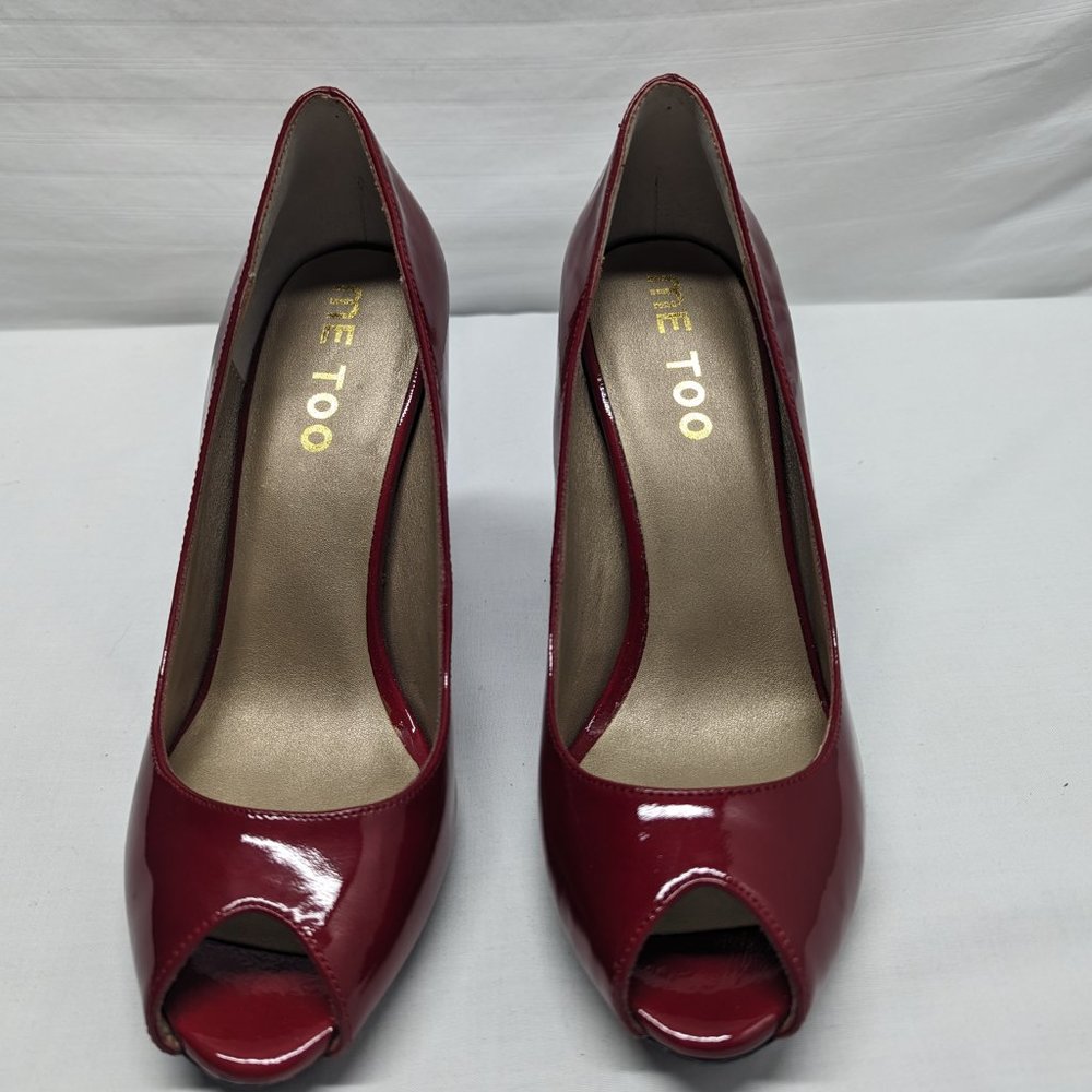 HEELS - Picture 2 of 6